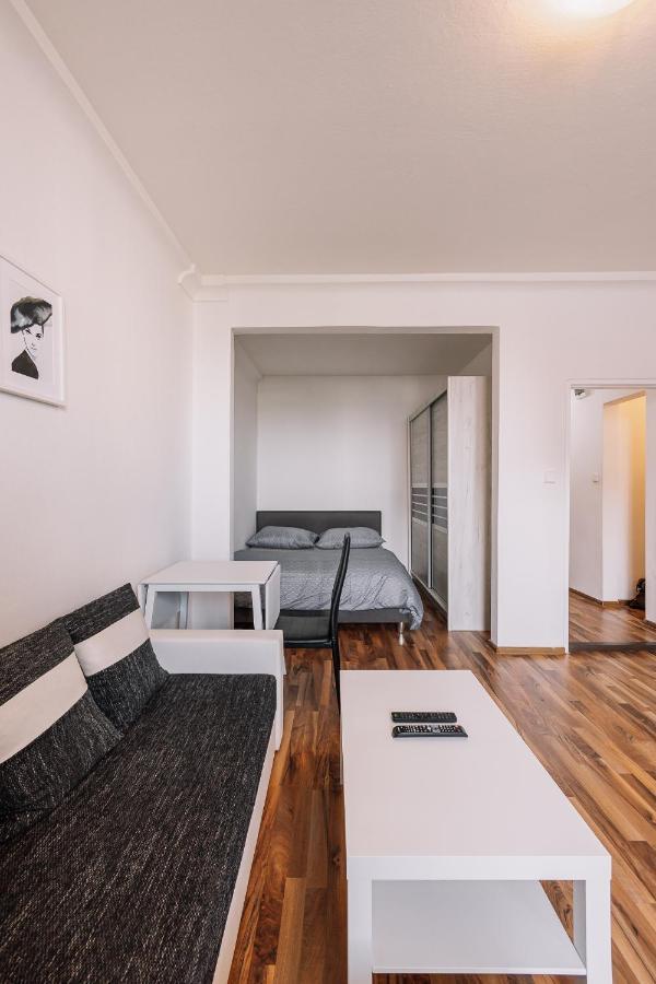 Cozy Apartment In Ruzinov Bratislava Bagian luar foto
