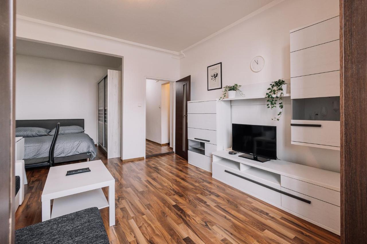 Cozy Apartment In Ruzinov Bratislava Bagian luar foto