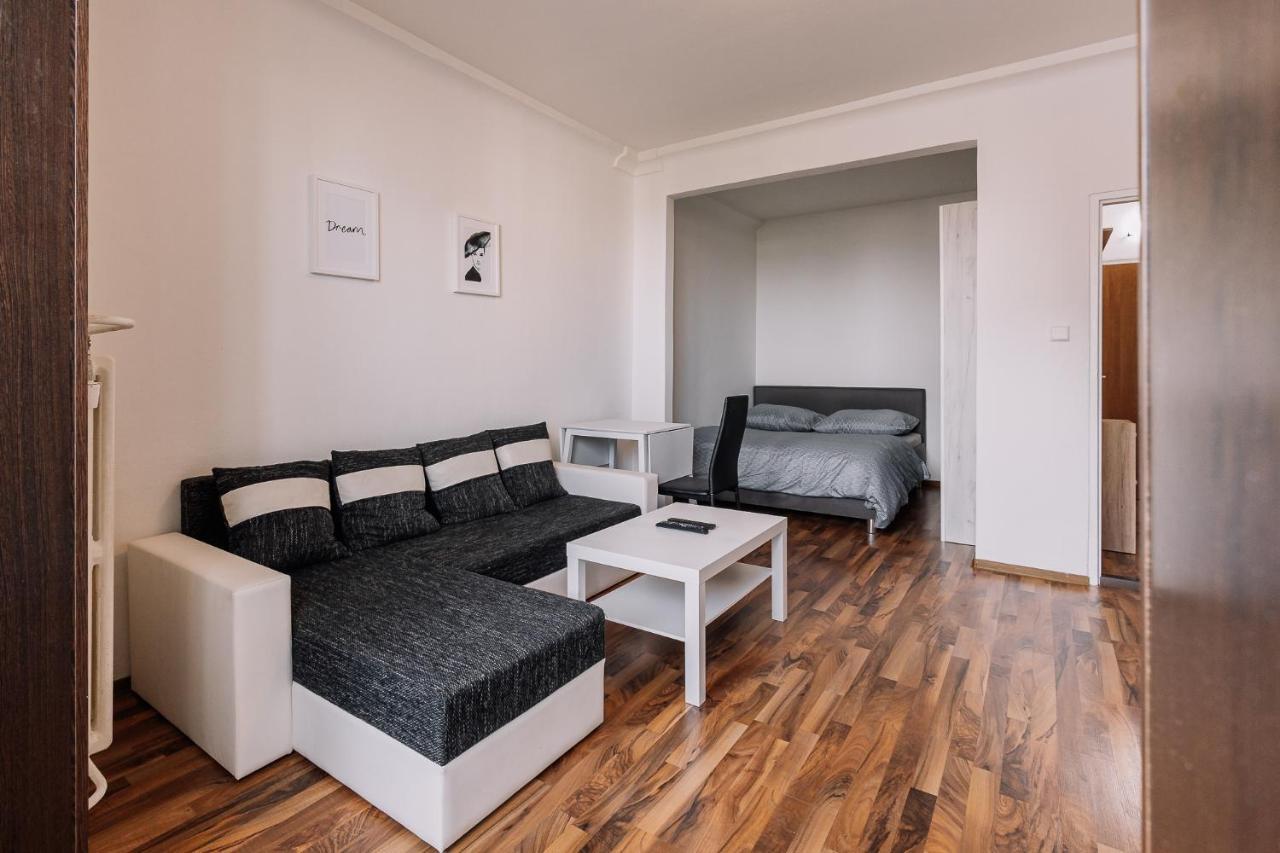 Cozy Apartment In Ruzinov Bratislava Bagian luar foto